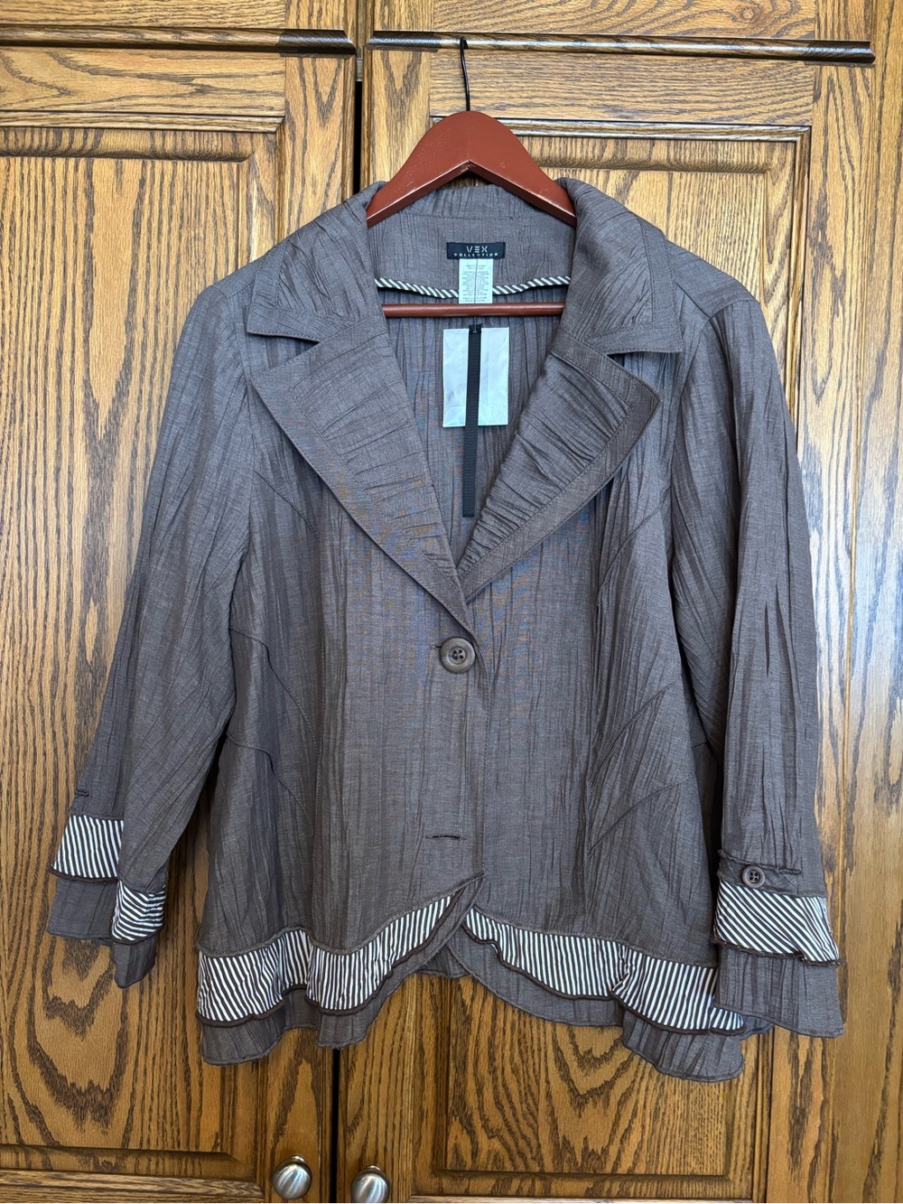 Brand new Vex Brown 2 Button Textured Blazer size 44/14 or lg/xlg
